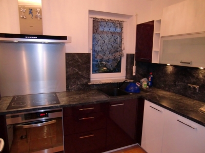 Küchen und Arbeitsplatten